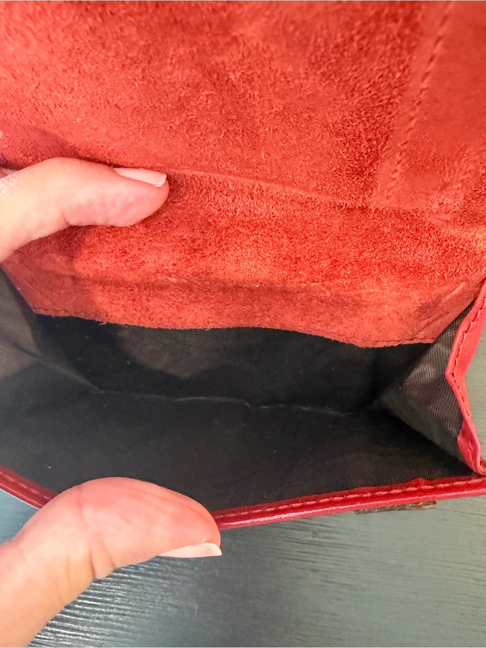 Authentic Gucci Microguccissima patent leather wallet in Red - Picture 4 of 10